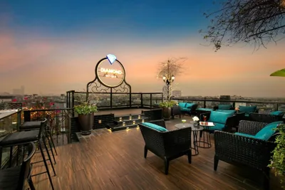 La Mejor Hotel & Sky Bar – Photos 13